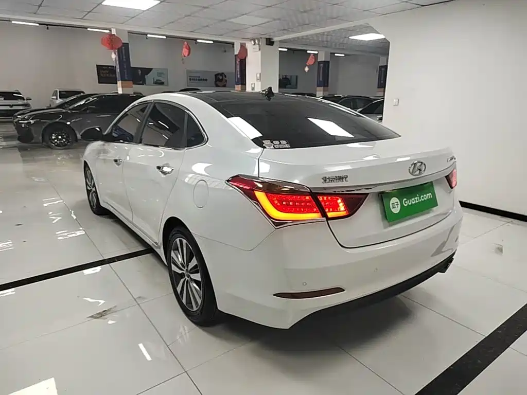 Mistra 1.8 L Auto Distinguished DLX