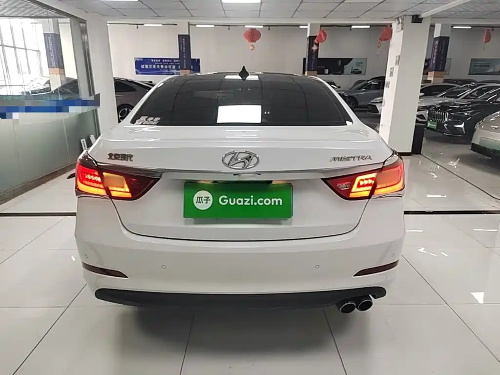 Mistra 1.8 L Auto Distinguished DLX