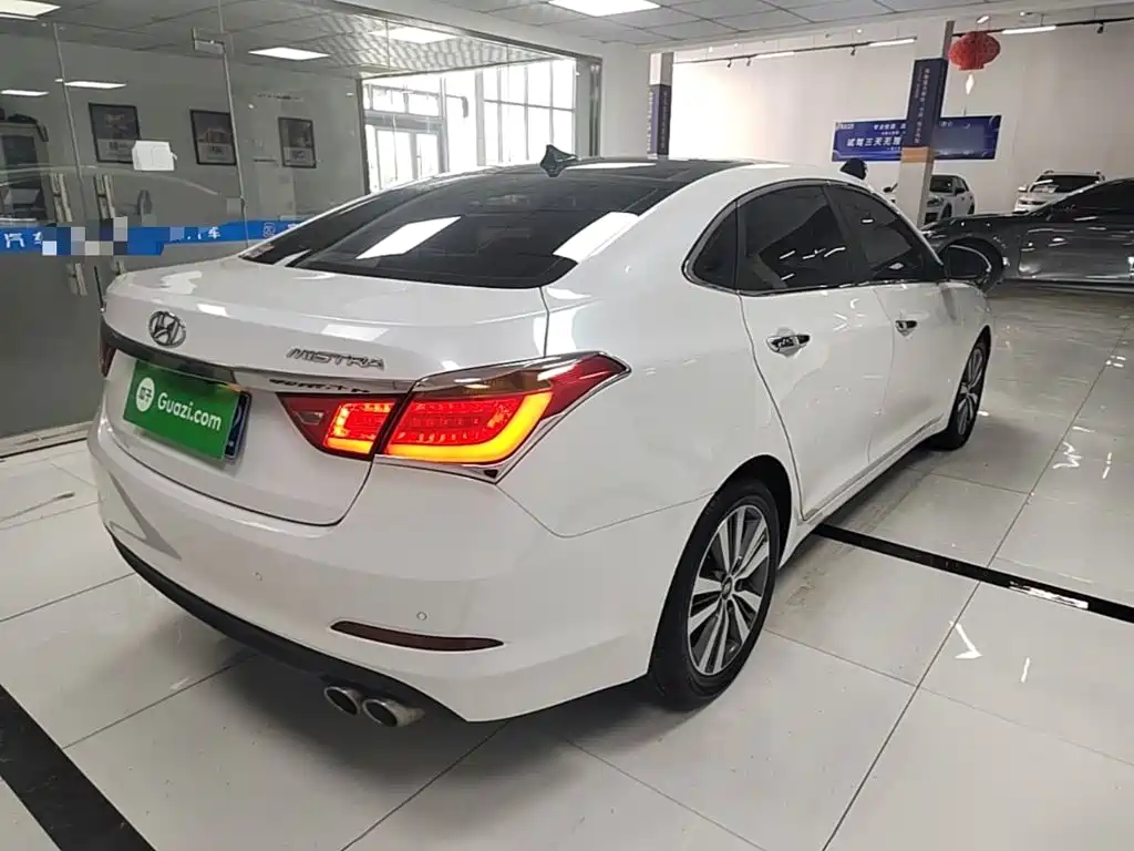 Mistra 1.8 L Auto Distinguished DLX