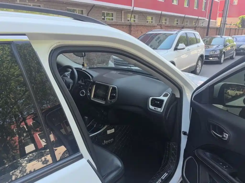 Compass 200 T Auto Home Enjoyment