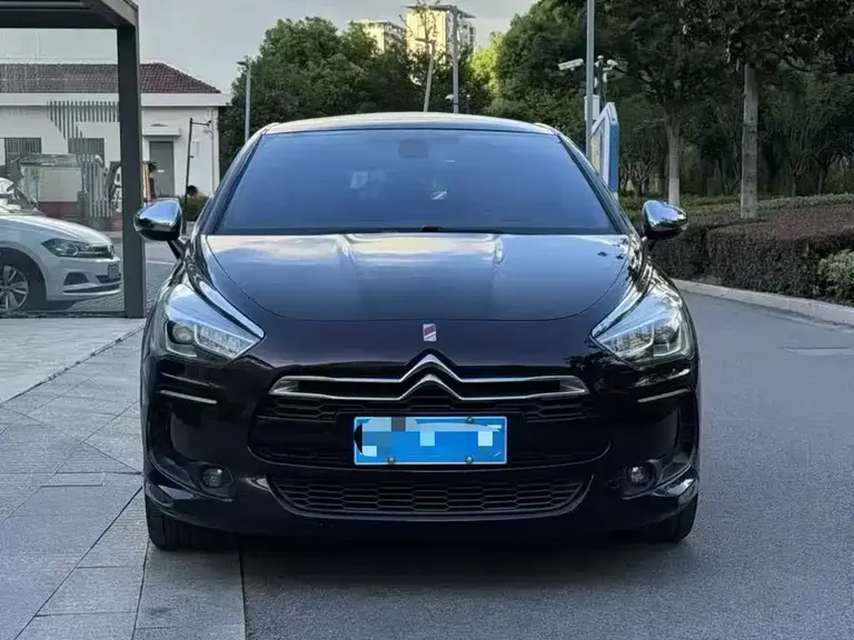 DS 5 1.6 T Luxury THP160