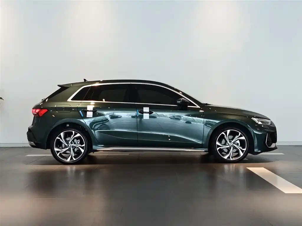 Audi A3 Sportback 35 TFSI Flying Spur Premium