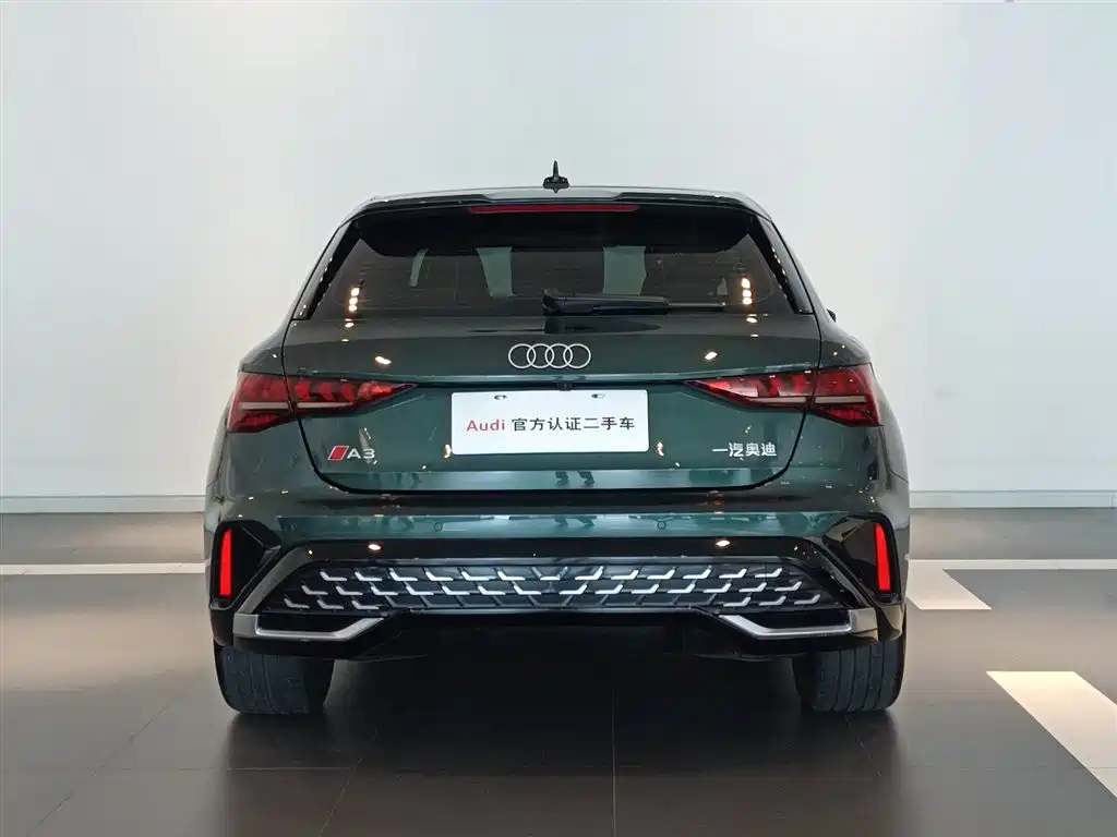 Audi A3 Sportback 35 TFSI Flying Spur Premium