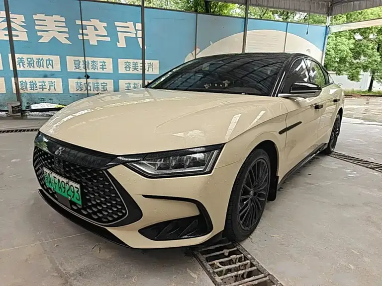 BYD Han DM-i 121 KM Distinguished