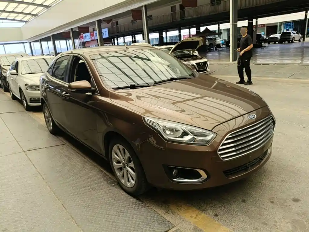 Escort 1.5 L Auto Fashion
