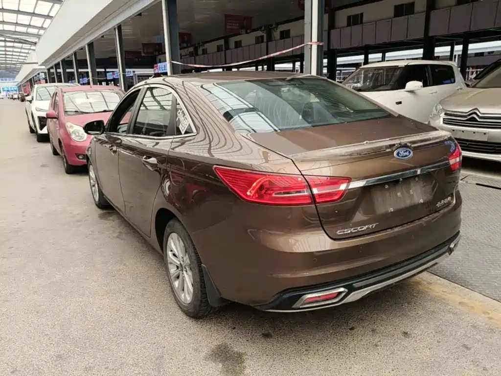 Escort 1.5 L Auto Fashion