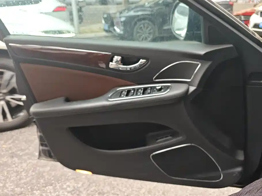 Hongqi H7 2.0 T Luxury