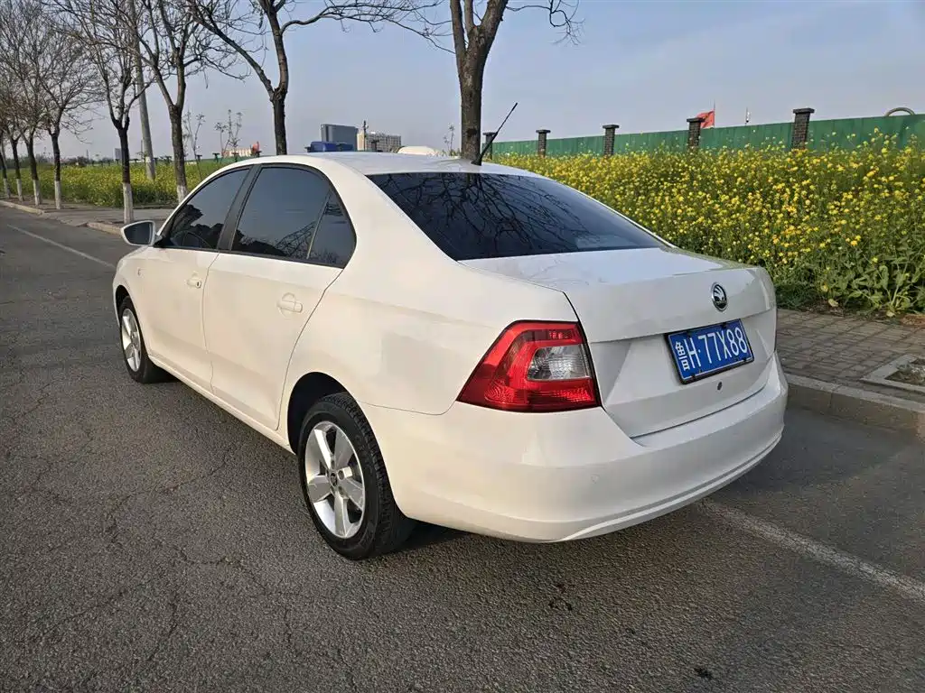 Rapid 1.6 L Auto Superior