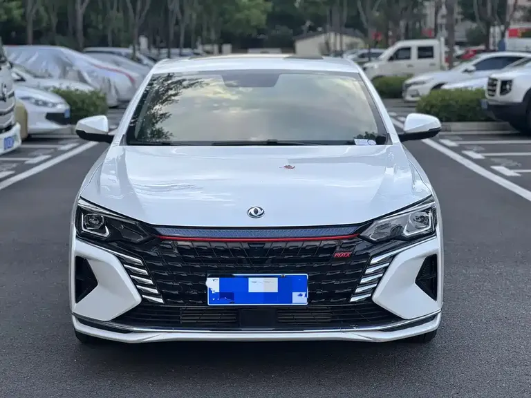 Dongfeng Yixuan MAX 1.5 T Super Cool Dad