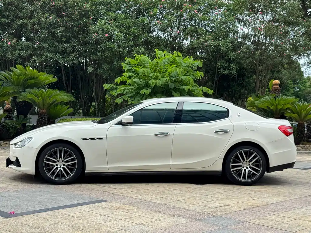 Ghibli 3.0 T Standard