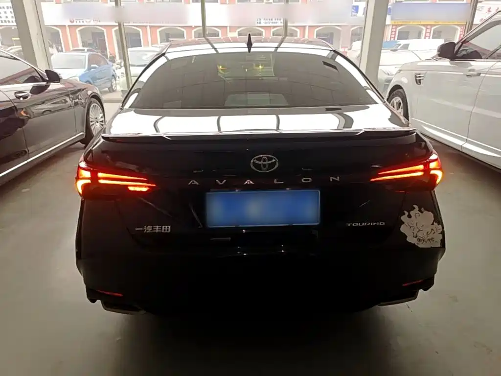 Avalon 2.5 L Touring Distinguished