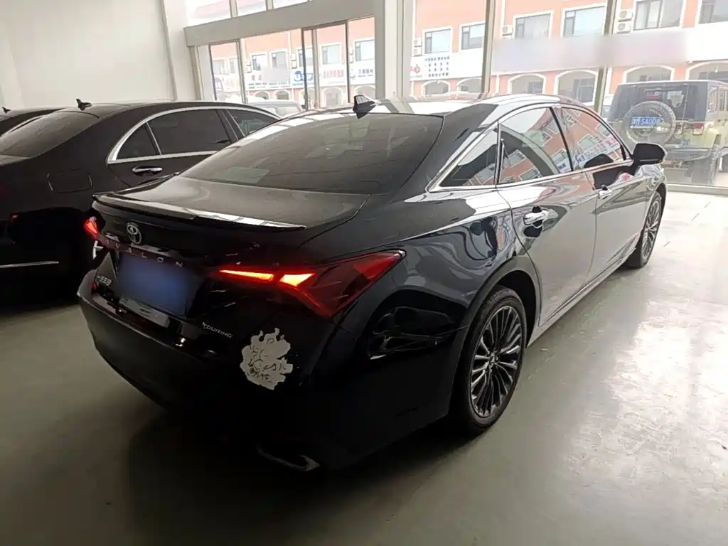 Avalon 2.5 L Touring Distinguished
