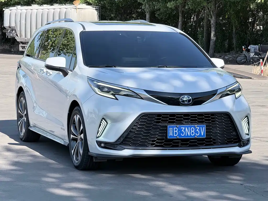 Granvia 2.5 L Hybrid Noble VIP