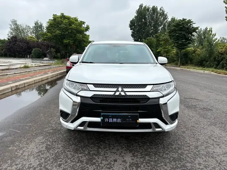 Mitsubishi Outlander Facelift 2.0 L 2 WD Smooth Travel 5-seat