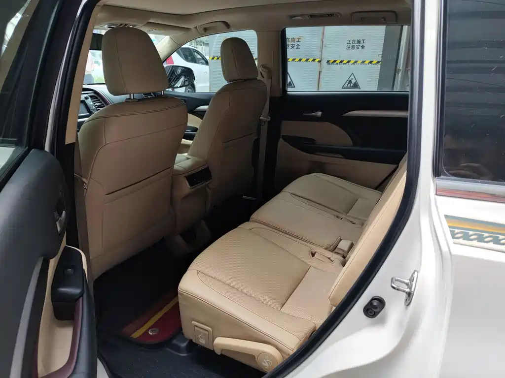 Highlander 2.0 T 4 WD Luxury 7-seat