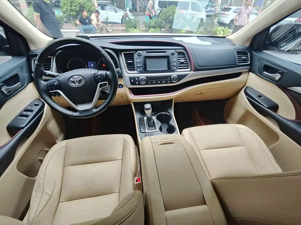 Highlander 2.0 T 4 WD Luxury 7-seat