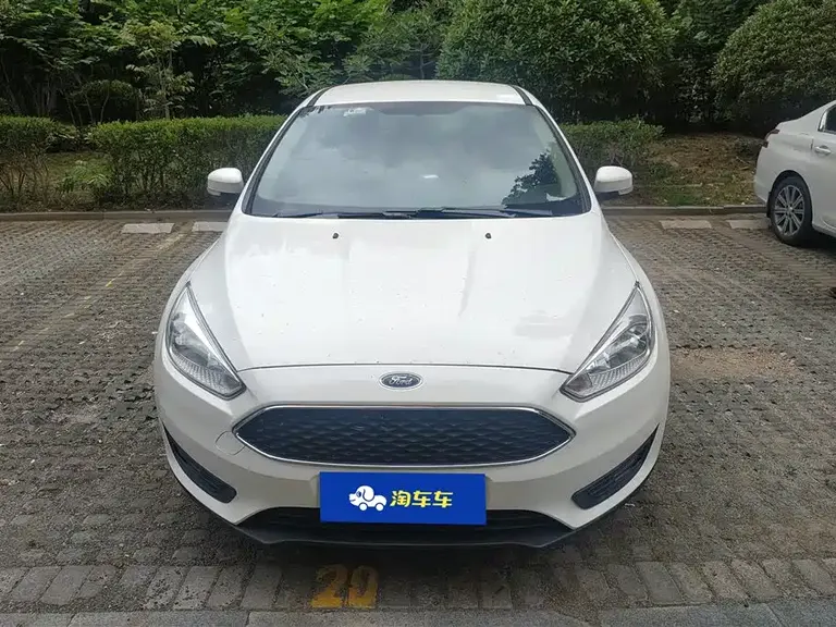 Ford Focus Hatchback 1.6 L Auto Comfort
