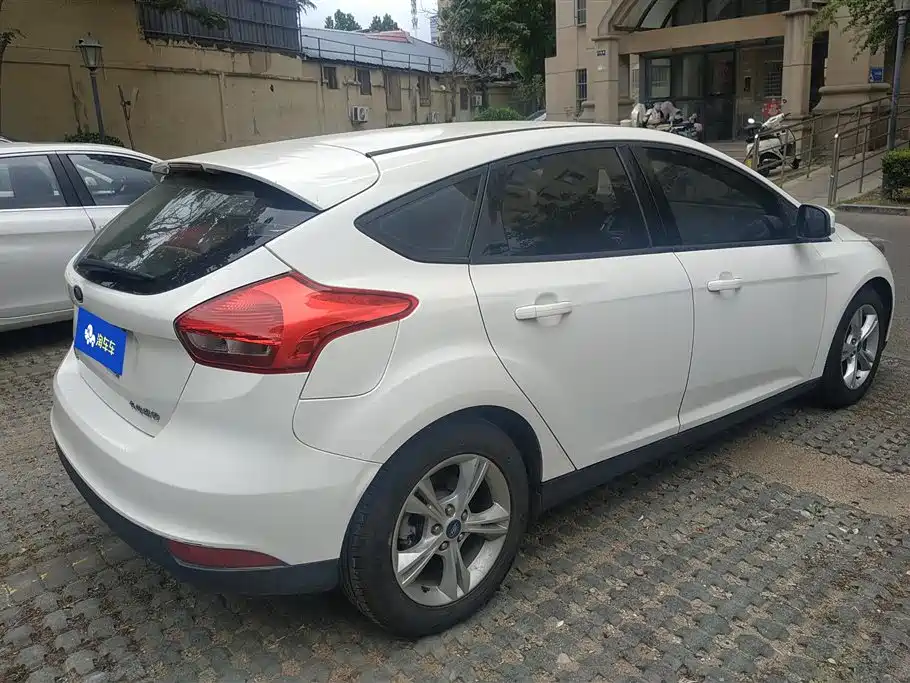 Focus Hatchback 1.6 L Auto Comfort