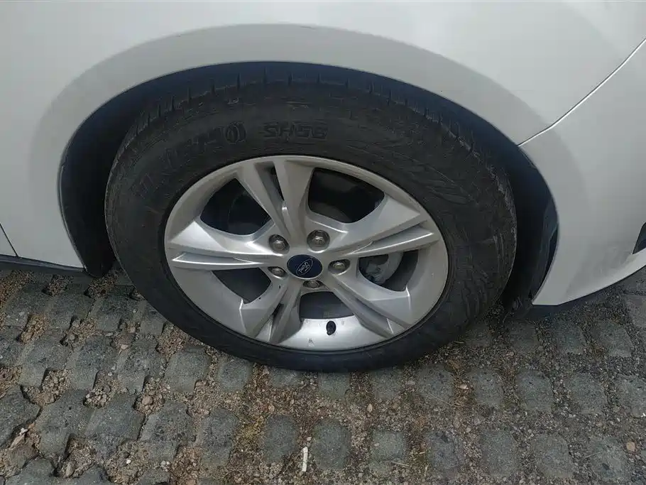 Focus Hatchback 1.6 L Auto Comfort