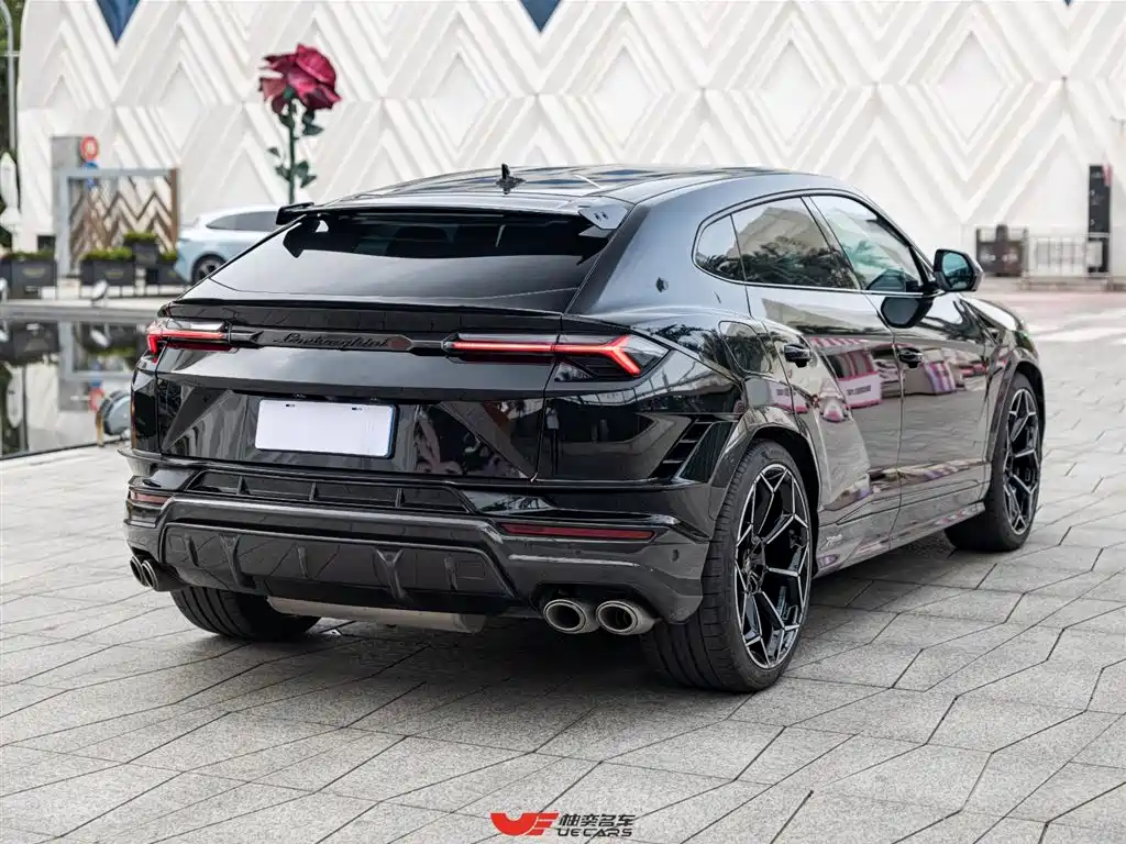 Urus 4.0 T V8 Performante