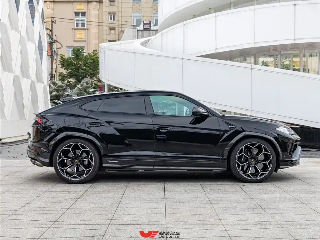 Urus 4.0 T V8 Performante