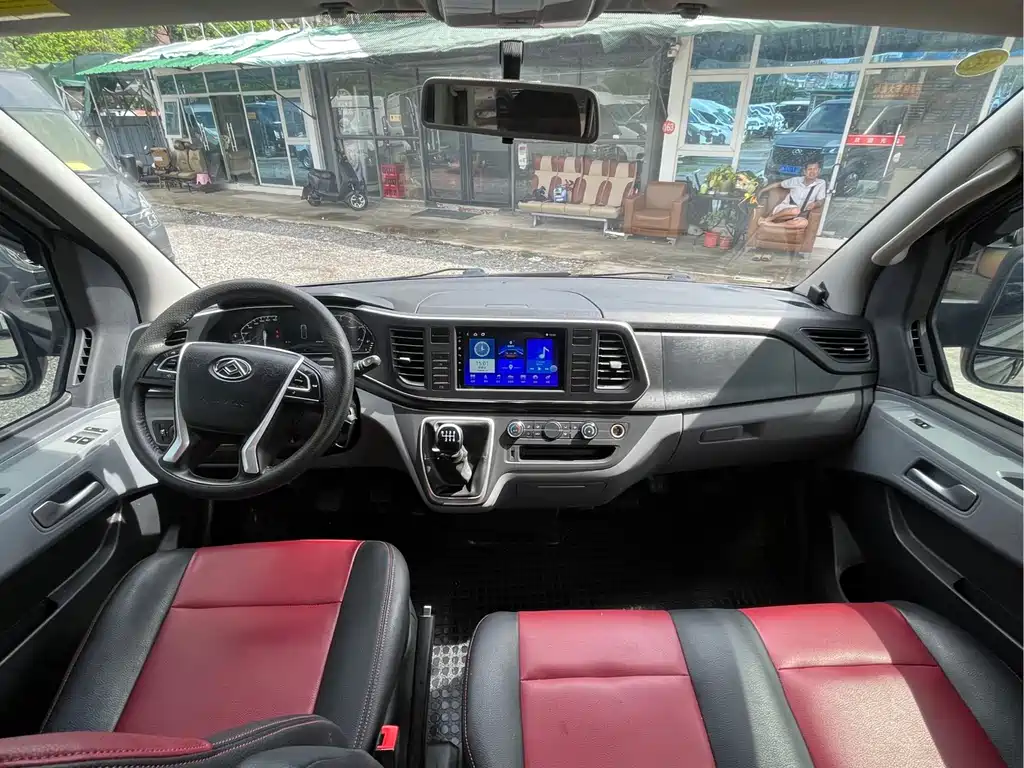 Xintu V80 新途V80 2024款 傲运通 6 AMT 短轴超低顶147 Ps 5/6座