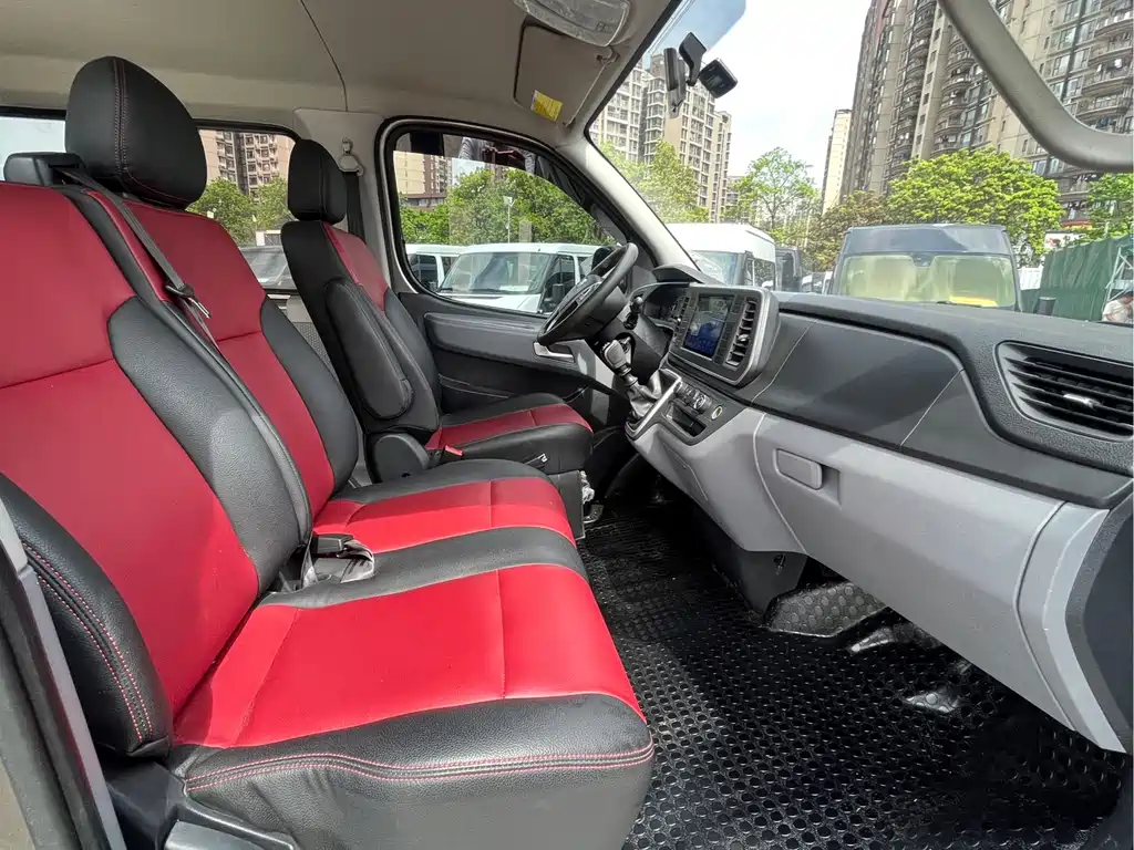 Xintu V80 新途V80 2024款 傲运通 6 AMT 短轴超低顶147 Ps 5/6座