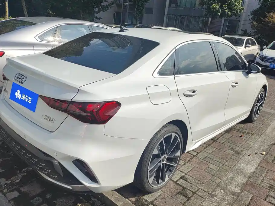 Audi A3 A3 L Limousine 35 TFSI Flying Spur Premium