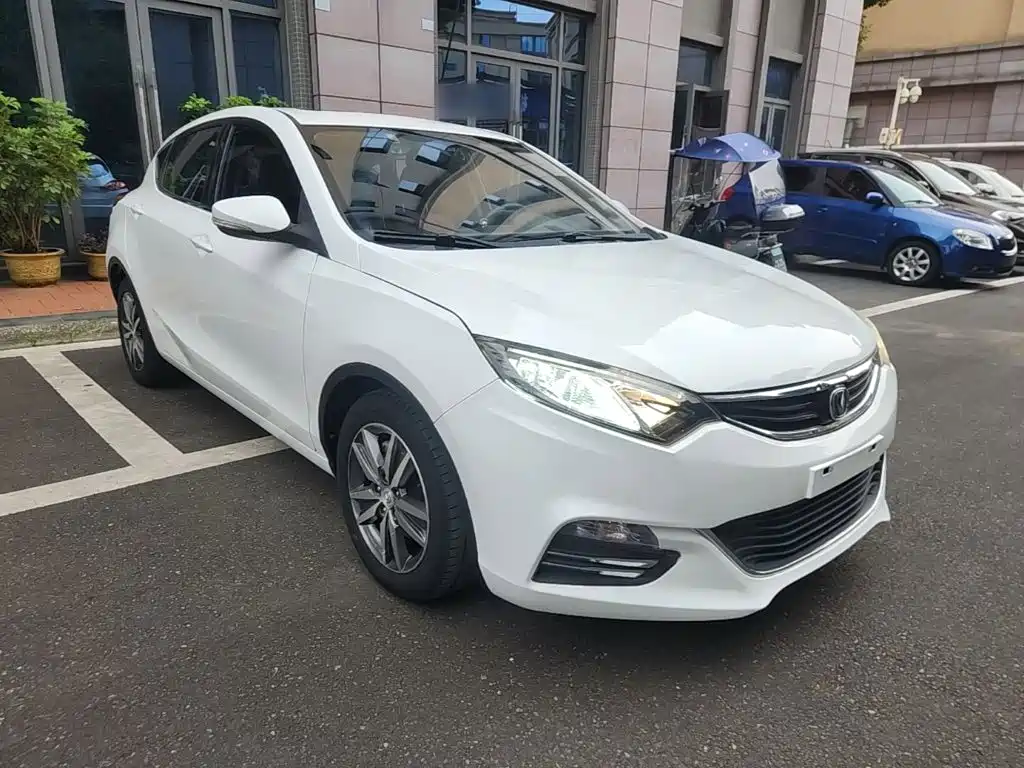 Eado XT 1.6 L Auto Handsome Cool CN-IV