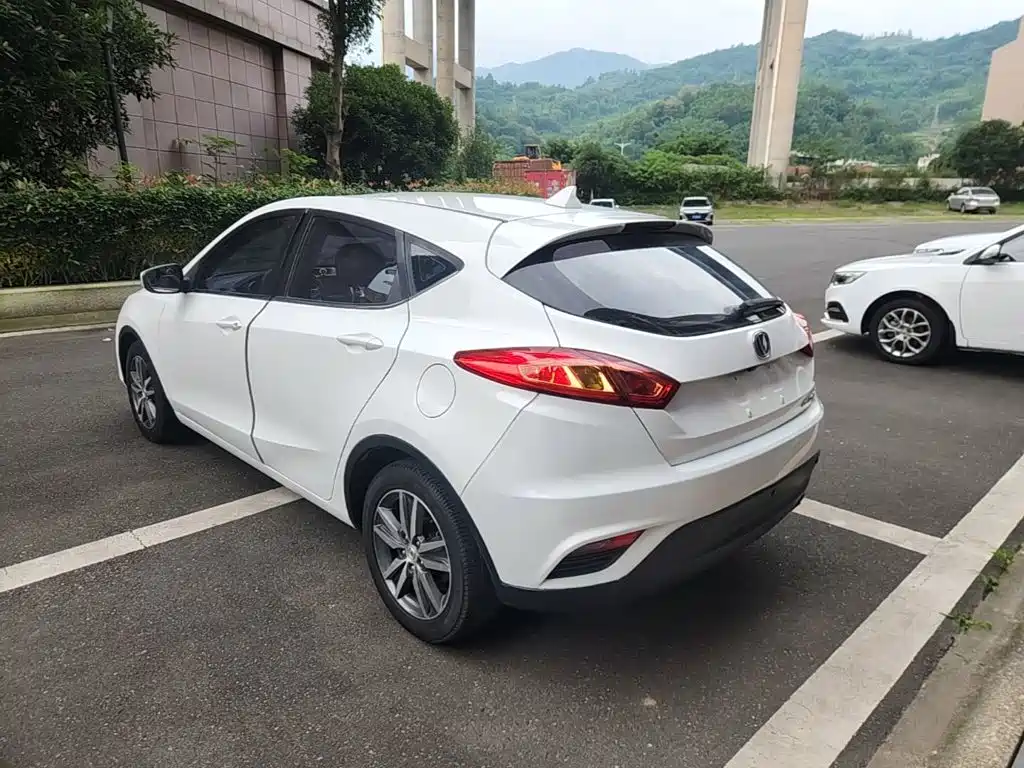 Eado XT 1.6 L Auto Handsome Cool CN-IV