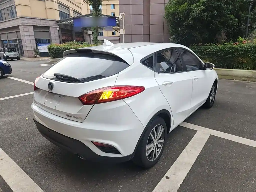 Eado XT 1.6 L Auto Handsome Cool CN-IV