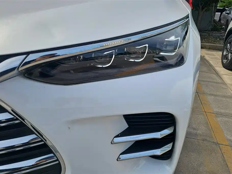 Tang NEV DM 2.0 T Full-time 4 WD Connected Creative Enjoyment 7-seat CN-V