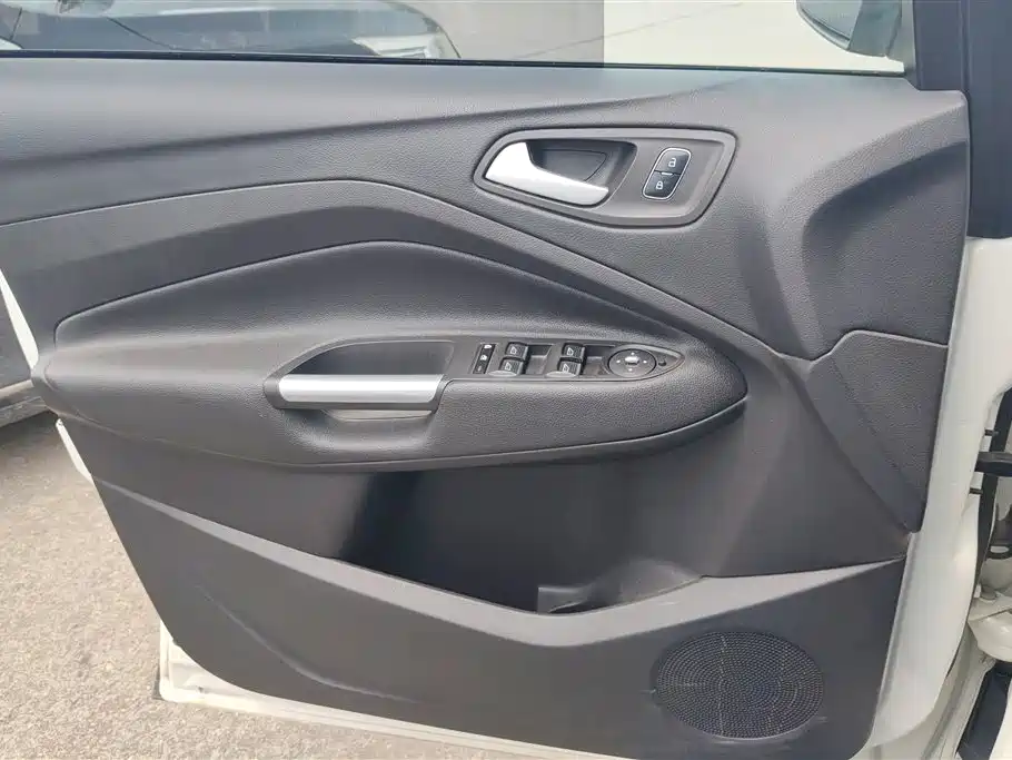 Kuga EcoBoost 180 2 WD Platinum Wing CN-VI
