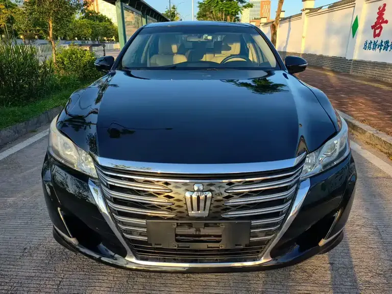 Toyota Crown 2.5 L Smart Enjoyment