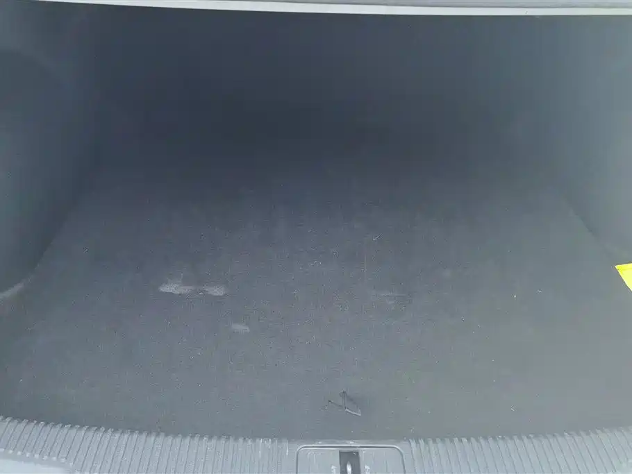 Roewe i5 1.5 L Auto 4 G Connected Leading Luxury Flagship