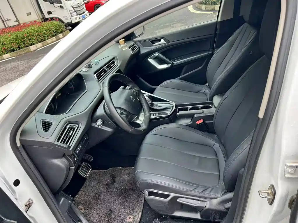 Peugeot 308 1.6 L Auto Luxury CN-V