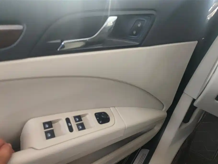 Superb 1.8 TSI Auto Noble
