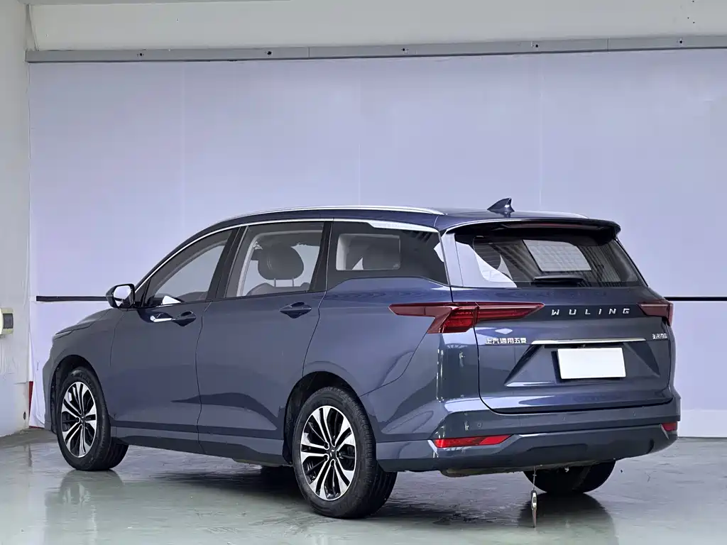 Wuling Victory 1.5 T CVT Flagship
