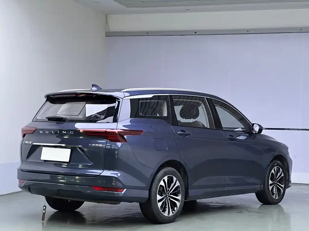 Wuling Victory 1.5 T CVT Flagship