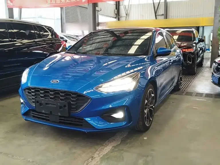 Ford Focus Hatchback EcoBoost 180 Auto ST Line