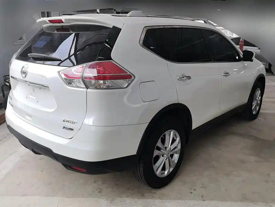X-Trail 2.5 L CVT Luxury 4 WD