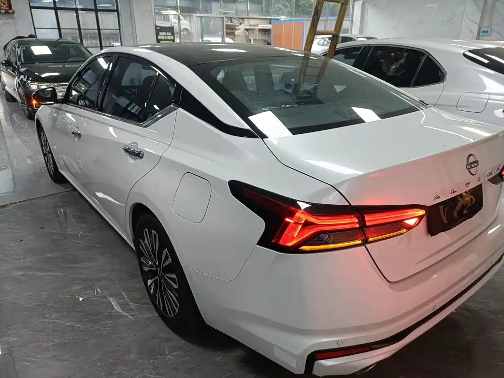 Teana 2.0 L XL-TLS Joy