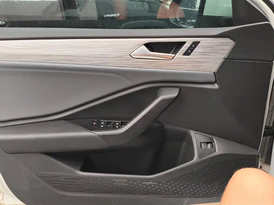 Sagitar Facelift III 300 TSI DSG Transcend