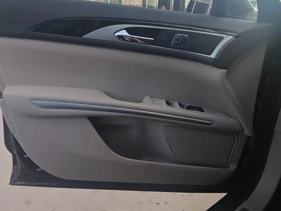 Lincoln MKZ 2.0 T Graceful