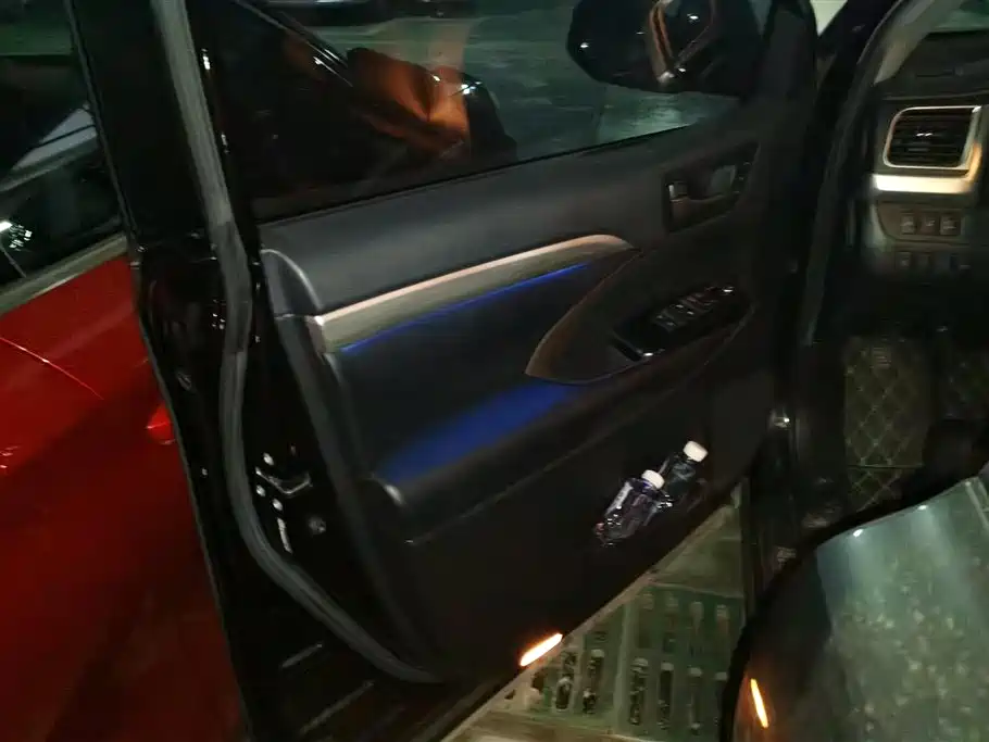Highlander 2.0 T 4 WD Supreme 7-seat CN-VI