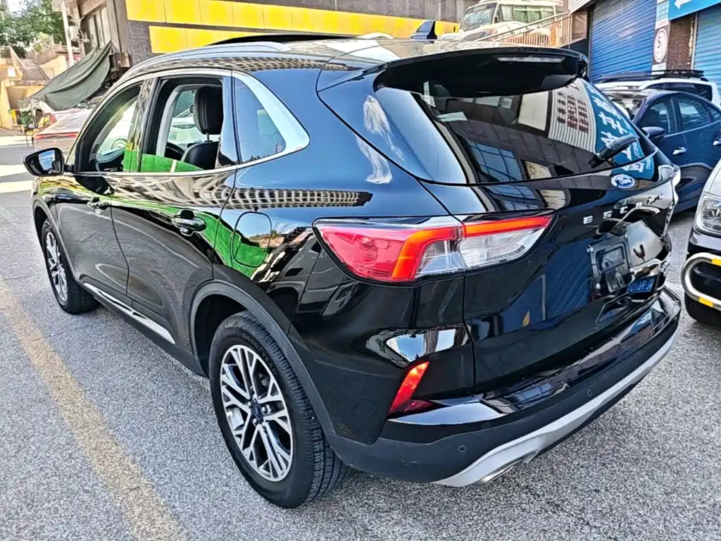 Escape EcoBoost 245 4 WD Shine Enjoyment