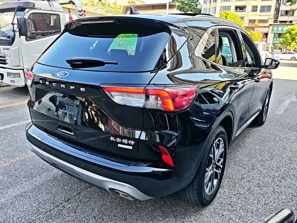 Escape EcoBoost 245 4 WD Shine Enjoyment
