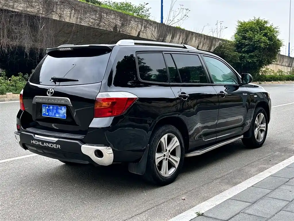 Highlander 2.7 L 2 WD 7-seat Luxury