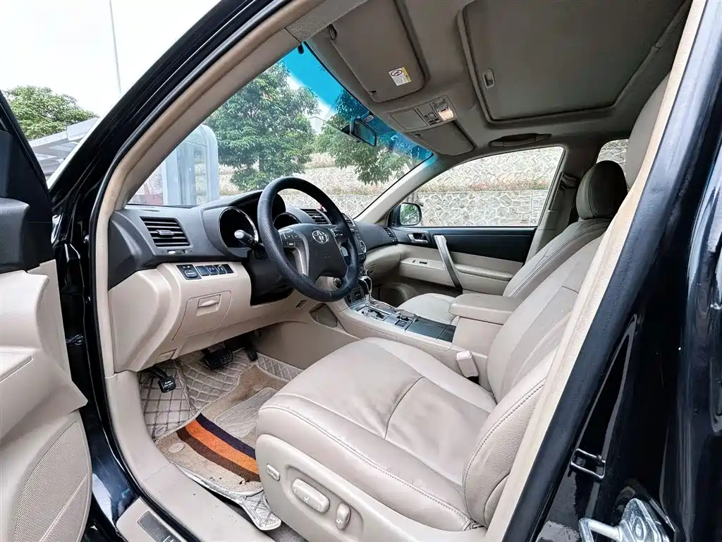 Highlander 2.7 L 2 WD 7-seat Luxury