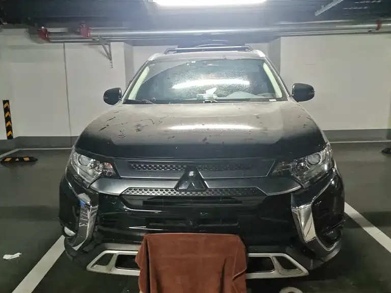 Mitsubishi Outlander 2.0 L 2 WD Smooth Enjoyment 7-seat CN-V